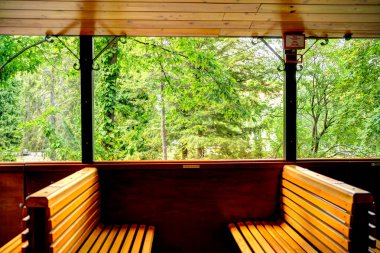 Lillafred, Macaristan - Ağustos 2022: Yaz mevsiminde resim gölü tatil beldesi