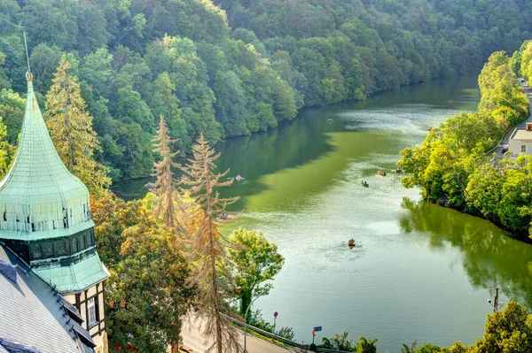 Lillafred, Macaristan - Ağustos 2022: Yaz mevsiminde resim gölü tatil beldesi