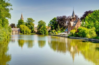 Brüksel, Belçika - Mayıs 2022: Güneşli havada tarihi merkez, HDR Görüntü