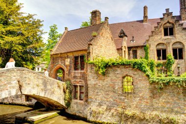 Brüksel, Belçika - Mayıs 2022: Güneşli havada tarihi merkez, HDR Görüntü