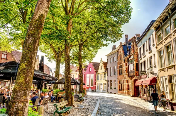 Brüksel, Belçika - Mayıs 2022: Güneşli havada tarihi merkez, HDR Görüntü