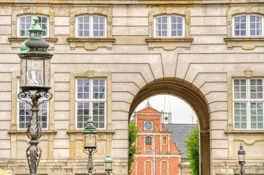 Kopenhag, Danimarka - Temmuz 2015: Yaz mevsiminde tarihi merkez