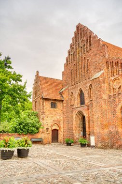  YSTAD, İsveç - Temmuz 2015: Yaz mevsiminde tarihi merkez