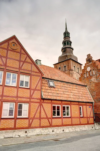  YSTAD, İsveç - Temmuz 2015: Yaz mevsiminde tarihi merkez