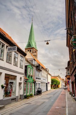 Helsingor, Danimarka - Ağustos 2022: Bulutlu havada tarihi merkez