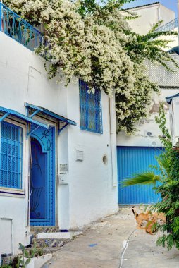 Sidi Bou Said, Tunus - Eylül 2022: Güneşli havada tarihi merkez, HDR Görüntü