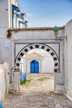 Sidi Bou Said, Tunus - Eylül 2022: Güneşli havada tarihi merkez, HDR Görüntü