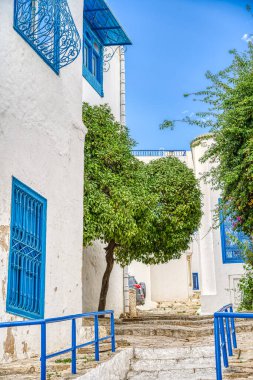 Sidi Bou Said, Tunus - Eylül 2022: Güneşli havada tarihi merkez, HDR Görüntü