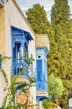 Sidi Bou Said, Tunus - Eylül 2022: Güneşli havada tarihi merkez, HDR Görüntü