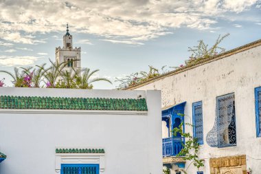 Sidi Bou Said, Tunus - Eylül 2022: Güneşli havada tarihi merkez, HDR Görüntü