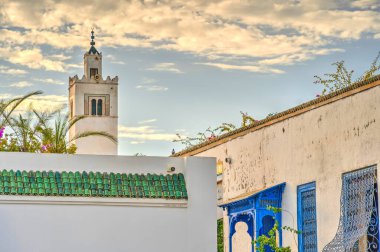 Sidi Bou Said, Tunus - Eylül 2022: Güneşli havada tarihi merkez, HDR Görüntü
