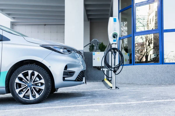 Part Electric Car Parking Next Charging Station — Foto de Stock