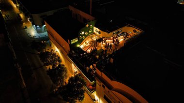 Flor en pleno medio dia