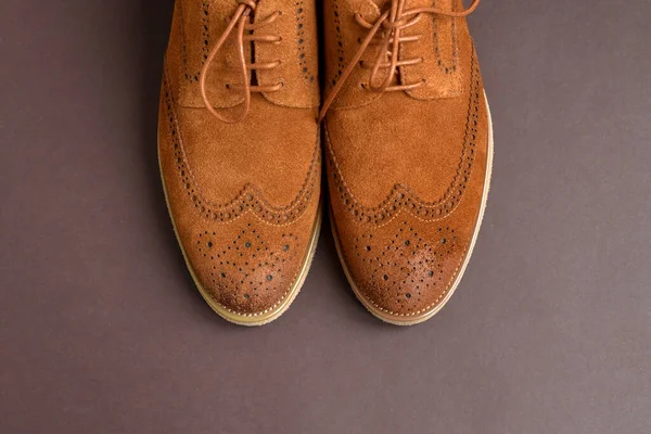 Pair Brown Suede Derby Shoes Light Brown Background Top View — Stock Photo, Image