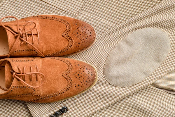 Men Brown Suede Brogue Shoes Combined Light Beige Blazer Selective — Stock Photo, Image