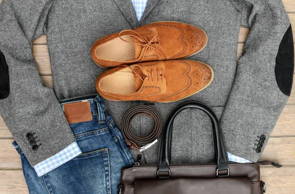 Ein Paar Braune Wildleder Derbyschuhe Blaue Jeans Leder Und Taschengürtel — Stockfoto