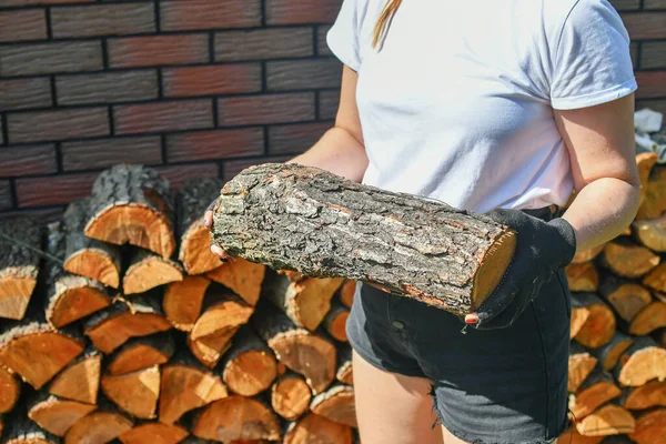 Close Woman Piling Firewood Stock House Red Brick Wall Getting — Foto de Stock