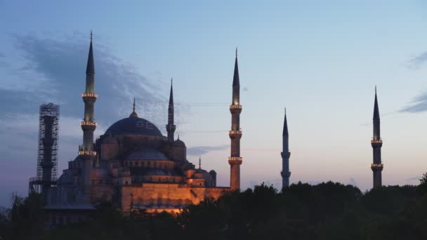 Utvendig på den blå moskeen i istanbul ved skumringen – stockvideo