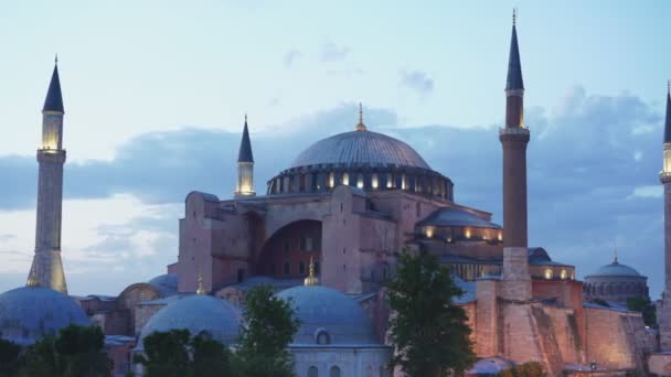 Avond panning clip van de buitenkant van hagia sophia moskee — Stockvideo