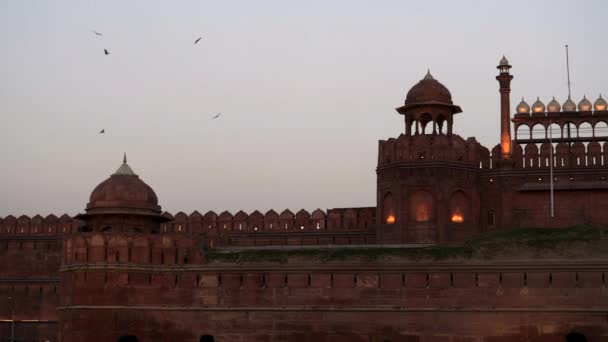 Atardecer pan de lahori puerta en rojo fuerte en viejo delhi — Vídeos de Stock