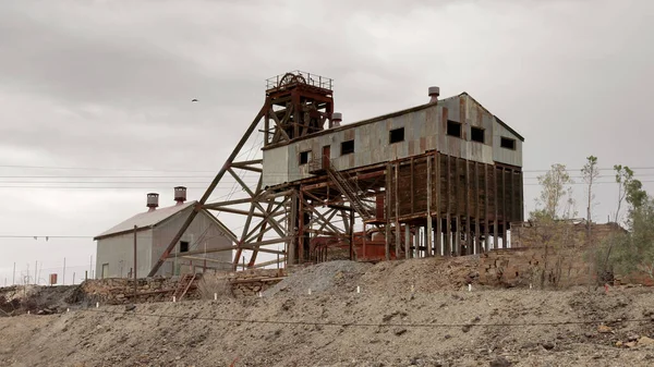 Headframe and buildings of the historic junction mine at broken hill — Fotografia de Stock