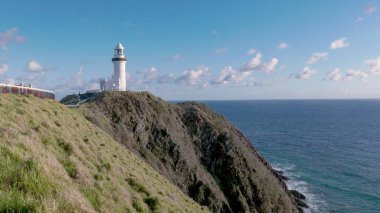 Kuzey NSW, Avustralya 'daki Byron Körfezi' nde tarihi deniz fenerinin geniş açılı görüntüsü