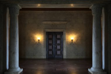İklimsel bir yerde lambayla aydınlatılan kapılar 