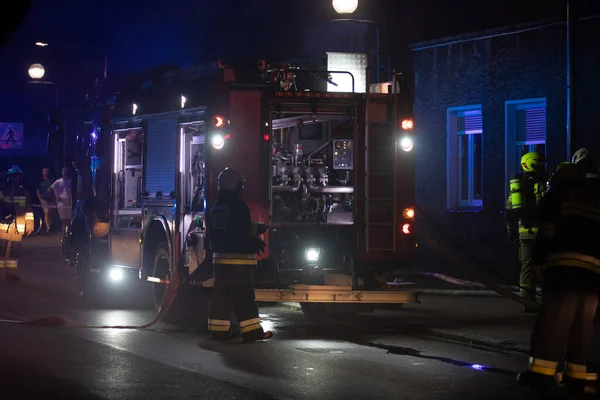 Pompiers Appelés Incendie Dans Une Petite Ville — Photo