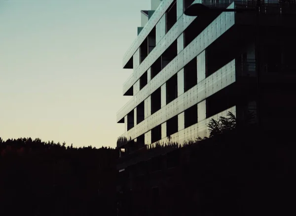 Vista Baixo Ângulo Edifício Moderno Contra Céu — Fotografia de Stock