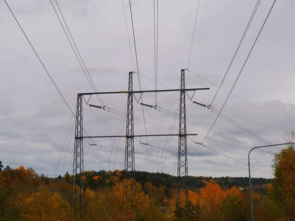 Vista Basso Angolo Del Pilone Elettrico Contro Cielo Durante Autunno — Foto Stock