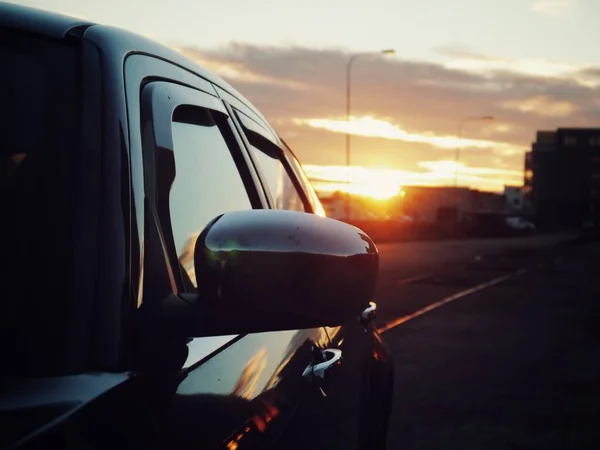 Закрытие Зеркала Заднего Вида Черном Автомобиле Подсветке — стоковое фото