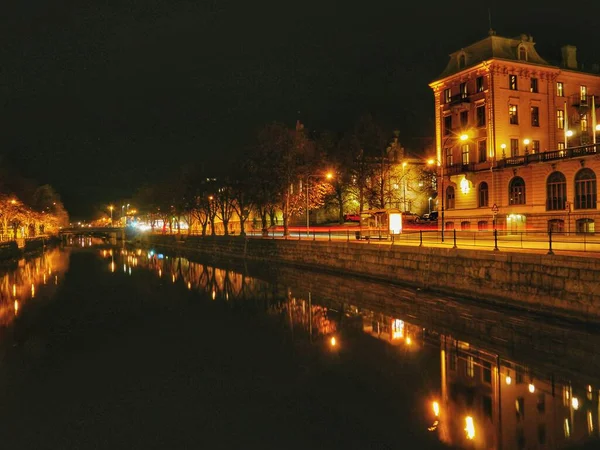 View Illuminated City Next Canal Night — Stock Photo, Image