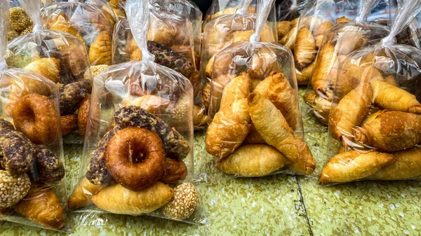 Versgebakken Broodjes Met Sesamzaad — Stockfoto