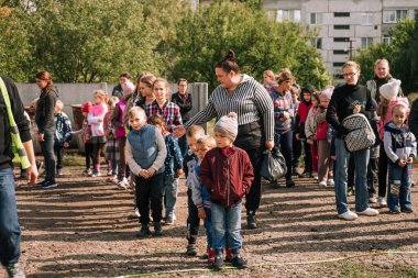 Shevchenkove, Harkiv bölgesi, Ukrayna. 21 Eylül 2022: Shevchenkove köyüne insani yardım