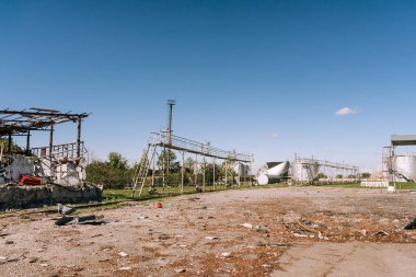 Shevchenkove, Harkiv bölgesi, Ukrayna. 21 Eylül 2022: Rus işgalinden sonra yıkılan bina