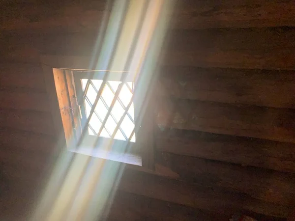 一间旧木屋的窗户 历史建筑 — 图库照片