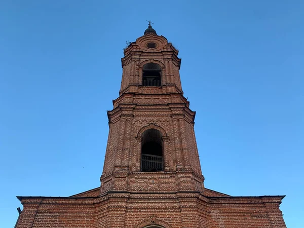 Ruinen Einer Alten Kirche Aus Rotem Backstein — Stockfoto