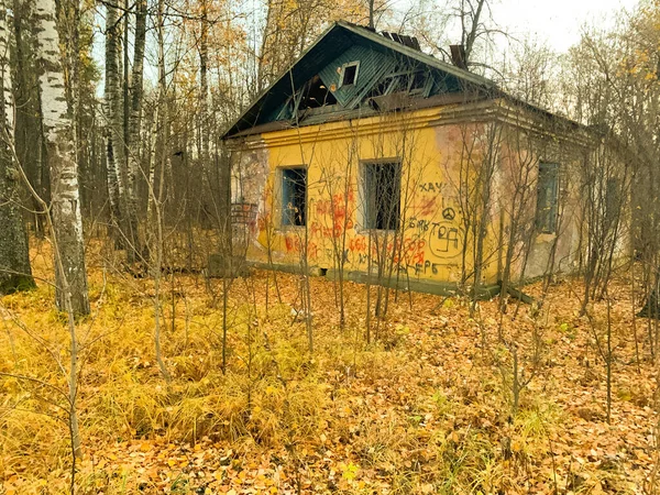 Antiguo Edificio Abandonado Otoño — Foto de Stock