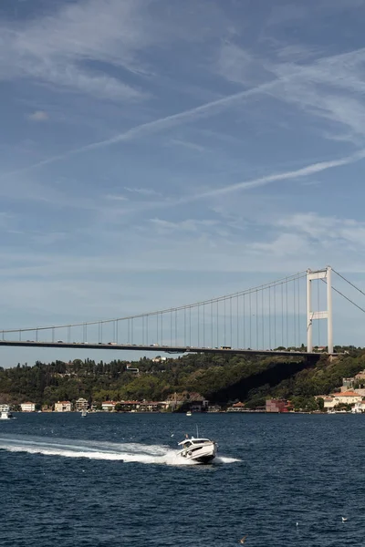 Vue Yacht Passant Sur Bosphore Pont Fsm Istanbul Est Une — Photo