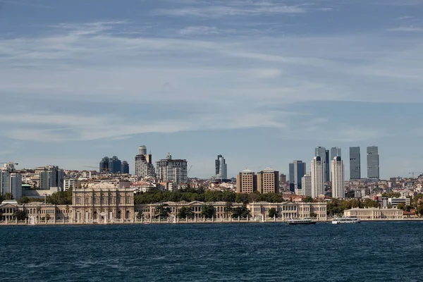 Kilátás Történelmi Dolmabahce Palace Bosphorus Európai Oldalán Isztambul Egy Napos — Stock Fotó