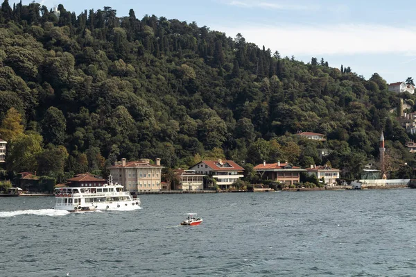 View Cruise Tour Boat Bosphorus Historical Traditional Mansions Kandilli Area — Stockfoto
