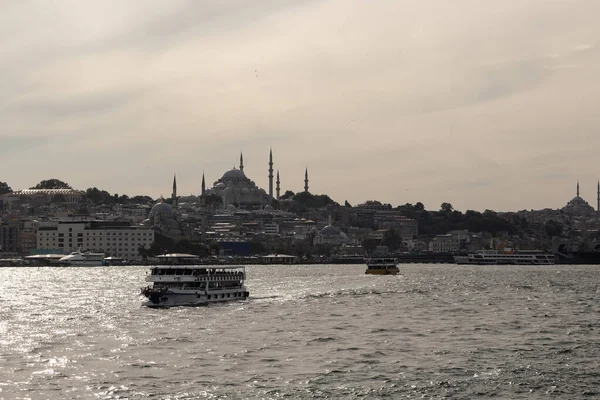 View Vruise Tour Boats Golden Horn Part Bosphorus Istanbul Historical — Stock Photo, Image