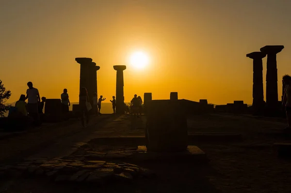 View People Historical Ruins Sunset Captured Temple Athena Ancient City — Foto de Stock