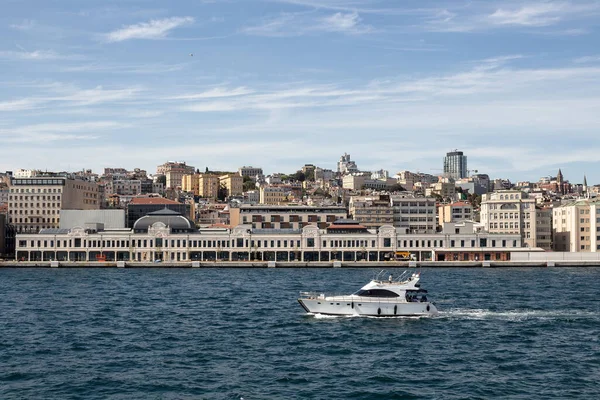View Yacht Bosphorus Passing Front Newly Developed Port Istanbul Beyoglu — Stok fotoğraf