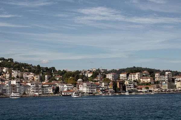 View Moored Boats Bosphorus Arnavutkoy Neighborhood European Side Istanbul Sunny — Photo