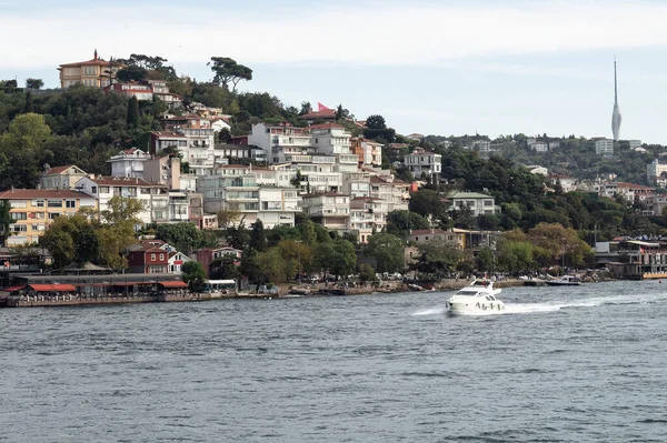 Άποψη Ενός Γιοτ Στην Περιοχή Bosphorus Και Cengelkoy Της Ασιατικής — Φωτογραφία Αρχείου