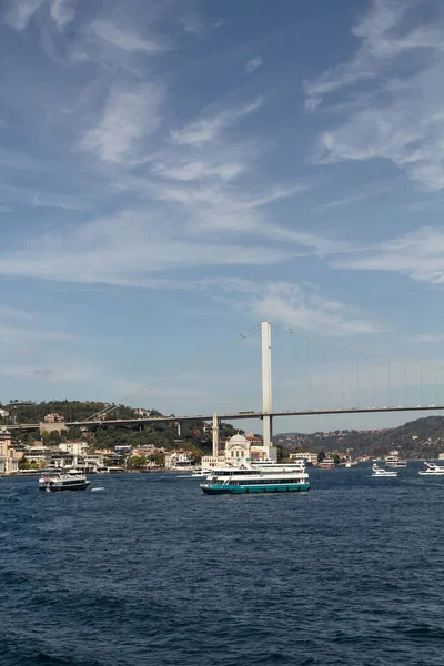 View Cruise Tour Boats Bosphorus Historical Ortakoy Mosque Bridge Istanbul — Photo
