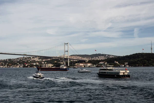 View Cruise Tour Boats Yachts Bridge Asian Side Istanbul Sunny — стокове фото