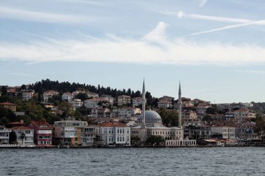 İstanbul 'da İstanbul Boğazı' nın Asyalı tarafının Cengelkoy bölgesinin manzarası.