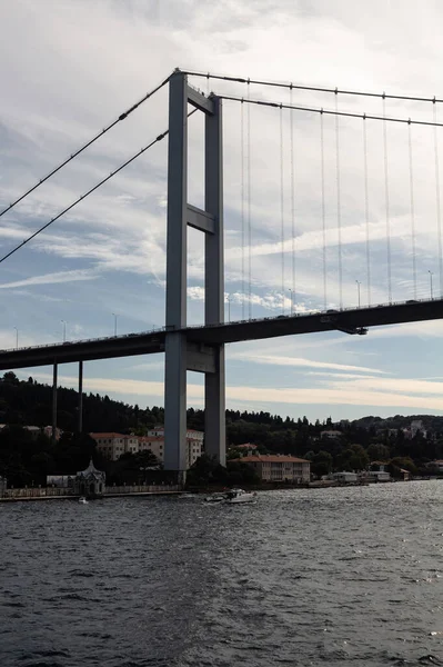 Vue Yacht Passant Sur Bosphore Pont Istanbul Est Une Journée — Photo